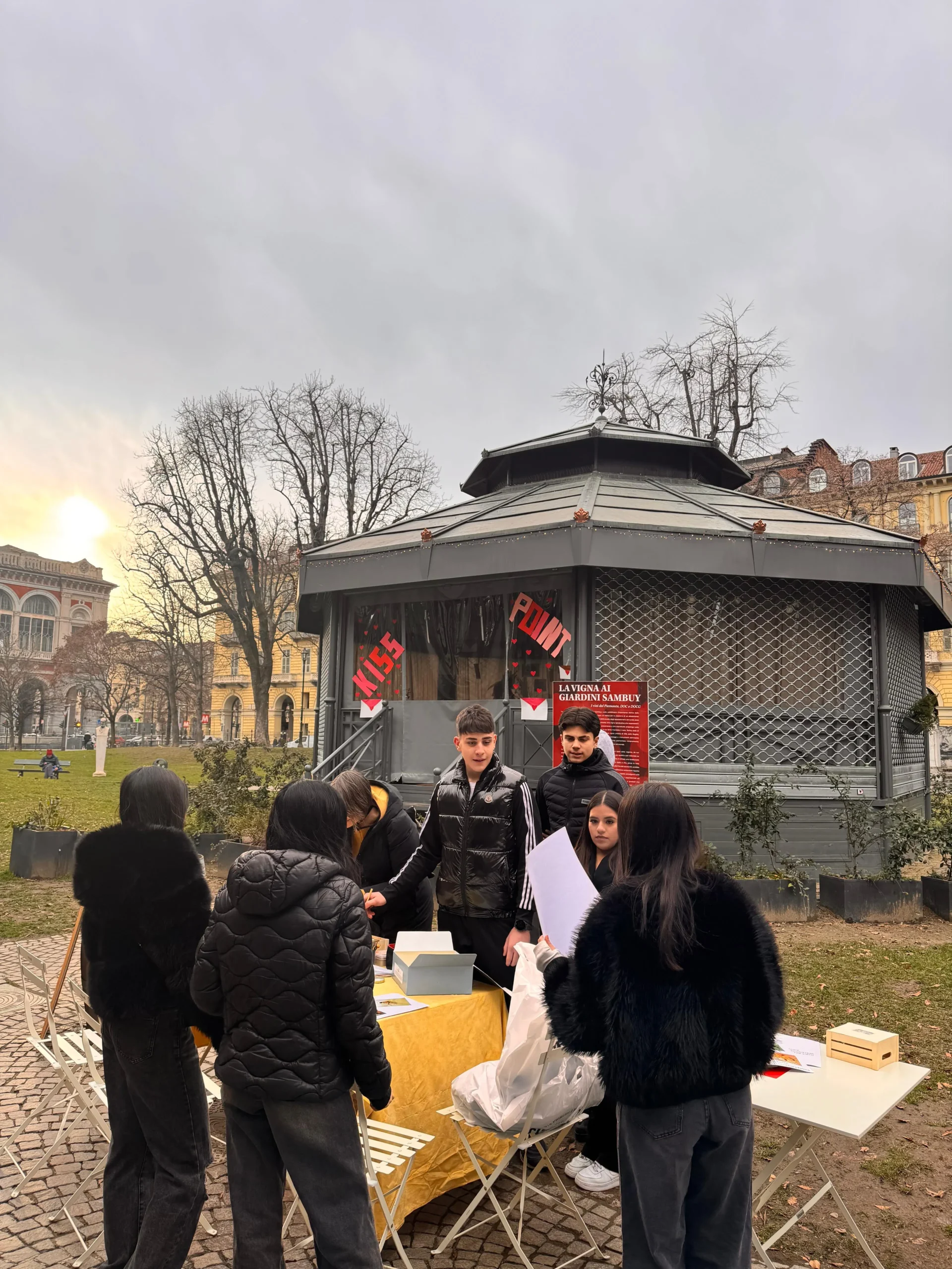 (18) Laboratori